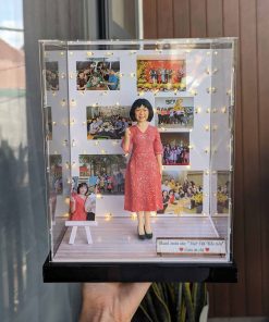 Give a gift to a female boss who gets promoted